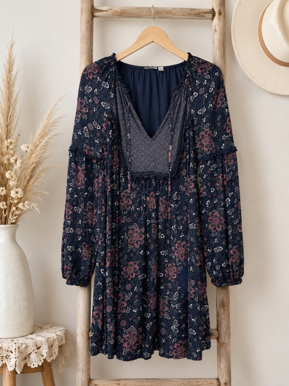 Hinge Size XS Navy Floral Blouse Romantic Vintage Boho Vibe